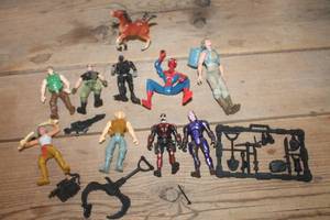 lot 4939 image: Vtg. Action Figures, Star Wars, Spiderman & More
