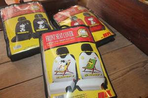 lot 4964 image: NIP Snoopy Car Seat Covers