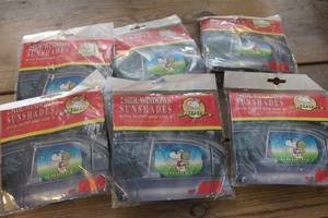 lot 4965 image: NIP Snoopy Car Sun Shades