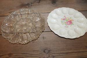 lot 4981 image: Vintage Egg Plates
