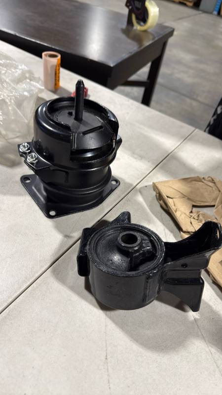 lot 4436 image: Engine Motor Mount Set - Retail $25