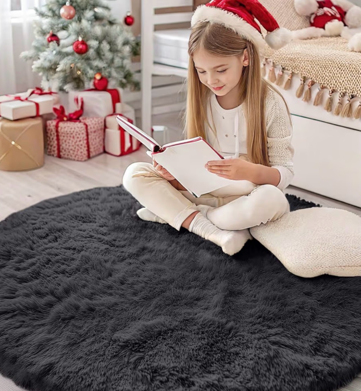 lot 4452 image: Fluffy area rug  - Retail $0