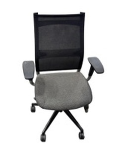 lot 1015 image: Mesh Back Ergonomic Office Chair with Adjustable Arms - Retail $150