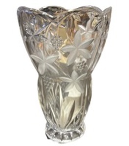 lot 4852 image: Cut Crystal Floral Etched Vase - Retail $25