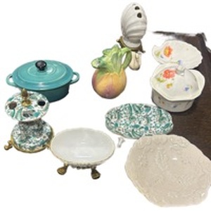 lot 4856 image: Mixed Bathroom Sink Ceramic and Porcelain Decorative Soap Bowls Toothbrush Holders & Tableware Collection - Retail $45