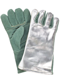 lot 5008 image: Heat resistant gloves  - Retail $0