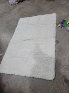 lot 1603 image: Plush Faux Washable  Fur Area Rugs 4x6