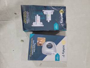 lot 1673 image: Safety 1st Child Safety Bundle - Adhesive Door Locks and Cabinet Latches