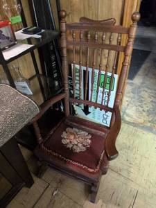 lot 1113 image: Vintage Rocking Chair, as is.