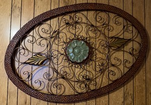 lot 12 image: Large Ornate Metal Wall Dcor w Decorative Center Accent