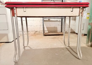lot 7 image: Vintage Enamel Top Kitchen Table w Pull-Out Leaves