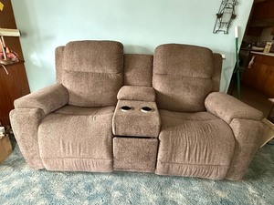lot 17 image: Dual Reclining Loveseat w Console & Cup Holders
