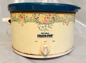 lot 45 image: Vintage Rival Crock-Pot Slow Cooker