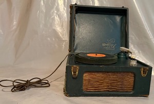 lot 41 image: Vintage Portable Record Player  Classic Turntable with BuiltIn Speaker