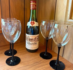 lot 111 image: Vintage Riunite Lambrusco Bottle w 4 Wine Glasses