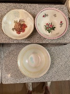 lot 79 image: Vintage Lustreware Bowls  Fire-King, Floral & Fruit Designs