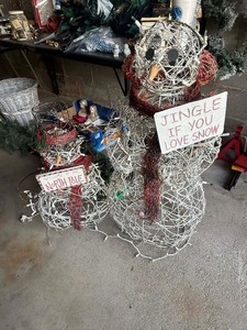 lot 94 image: Lighted Wire Snowman Holiday Yard Dcor  Set of 2