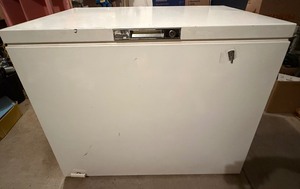 lot 13 image: Kenmore Chest Freezer w Sliding Wire Baskets & Key