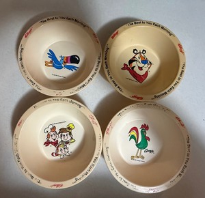 lot 16 image: 1995 Kelloggs Cereal Character Plastic Bowls  Set of 4