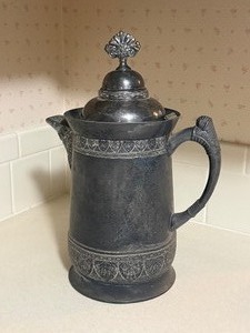 lot 21 image: Vintage Wilton Armetale Lidded PitcherTankard