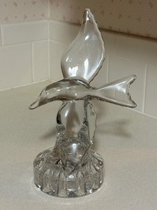 lot 19 image: Vintage Heavy Blown Art Glass Bird Flower Frog Figurine