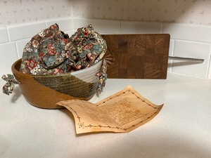 lot 23 image: Vintage Digsmed Denmark Teak Cutting Board & Bunwarmer