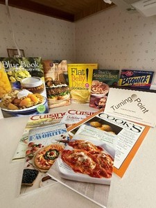 lot 32 image: Mixed Cookbook & Recipe Magazine Lot  Pampered Chef, Ball, More