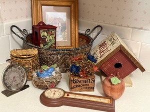 lot 38 image: Country Cottage Dcor & Kitchen Accent Lot