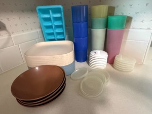 lot 39 image: Vintage Tupperware Kitchenware & Plasticware Lot