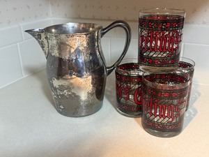 lot 73 image: Vintage Heavy Silverplate Water Pitcher & 4 Houze Seasons Greetings Stained Glass Rocks Glasses Set