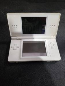 lot 1265 image: Nintendo DS Lite Handheld Gaming Console White No Charger Untested