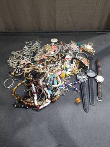 lot 3566 image: Mixed Jewelry and Watch Lot Bulk Collection