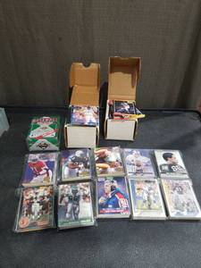 lot 3569 image: Sports Card Collection with Baseball and Football Cards