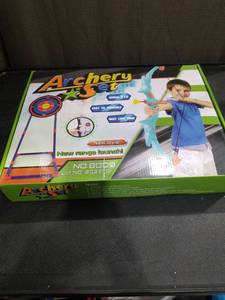 lot 3581 image: Archery Set with Bow Target and Arrows Kids Sports Game New