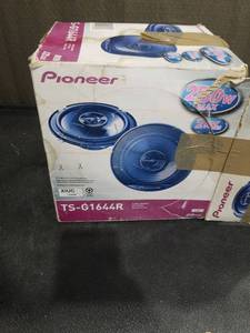 lot 3582 image: Pioneer TS-G1644R 6.5 Speakers (Pair of Speakers)
