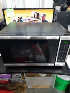 lot 3608 image: Black and Decker EM720CB7 Microwave Oven with Digital Display