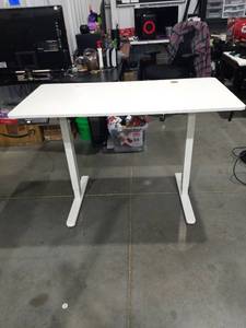 lot 3616 image: Electric Height Adjustable Standing Desk with Control Panel