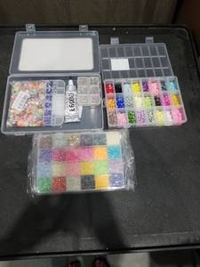 lot 3637 image: LOT OF RANDOM RHINESTONES