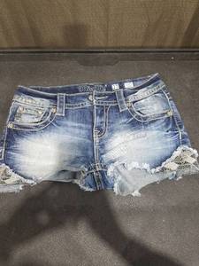 lot 3653 image: Miss Me Signature Denim Shorts Size 27