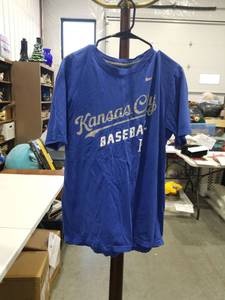 lot 3662 image: Nike Kansas City Baseball Team T-Shirt Size Large