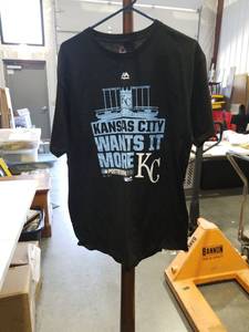 lot 3665 image: Kansas City Royals 2015 Postseason T-Shirt Size Large