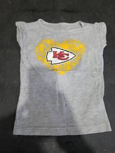 lot 3667 image: Kansas City Chiefs Heart Logo Girls Toddler T-Shirt Size 12 months