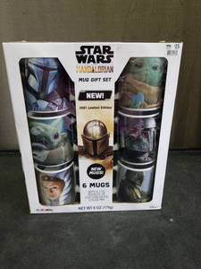 lot 3678 image: 2021 Limited Edition Collectors Set (6 mugs with hot cocoa mix)