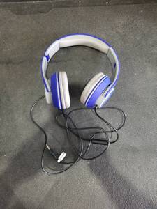 lot 3683 image: Ultramax DJ Headphones w mic