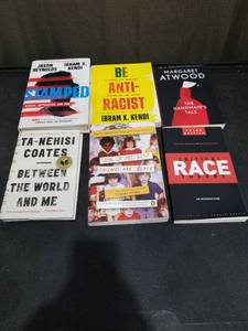 lot 3717 image: LOT OF RANDOM BOOKS