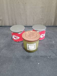 lot 3726 image: LOT OF RANDOM CANDLES