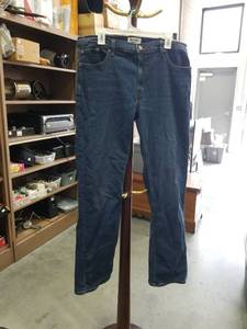 lot 3729 image: Denizen from Levis 285 Relaxed Fit Blue Jeans Size 36 x 34