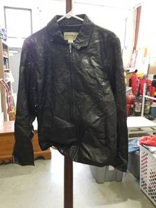 lot 3738 image: Eddie Bauer Black Lambskin Leather Jacket Size Medium