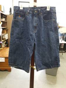 lot 3746 image: Rocawear Mens Denim Shorts Size 34