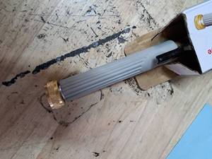 lot 4414 image: Adjustable Garden Hose Nozzle Spray Gun